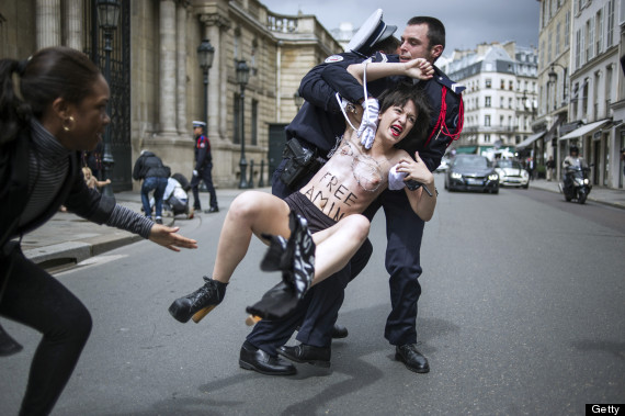 FRANCE-TUNISIA-WOMEN-RIGHTS-FEMEN