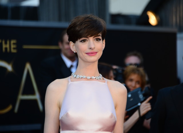 Best Supporting Actress nominee Anne Hathaway arrives on the red carpet for the 85th Annual Academy Awards on February 24, 2013 in Hollywood, California. AFP PHOTO/FREDERIC J. BROWN