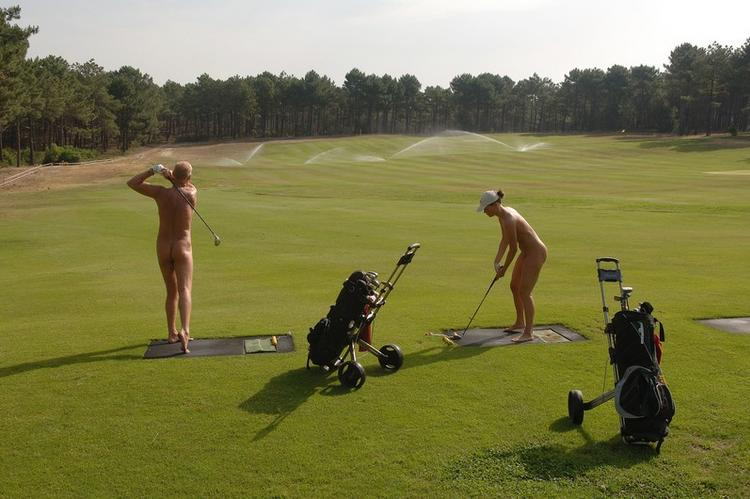 密かに開催されるお金持ち向け全裸ゴルフをご覧くださいｗｗｗｗｗｗｗｗｗｗ（画像あり）・16枚目