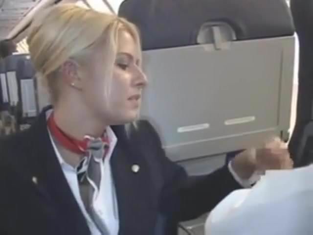 フライト中の飛行機内でセックスしてるヤツ・・・・・(画像あり)・12枚目