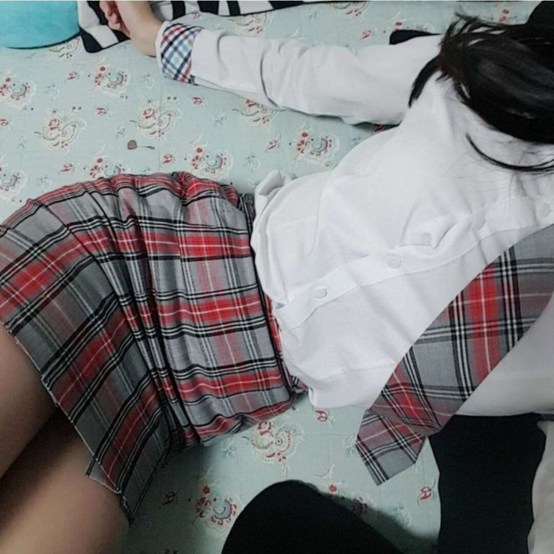 タイトミニの制服がぐうシコすぎる韓国JKがエロ目線でしか見れない件。(画像あり)・22枚目