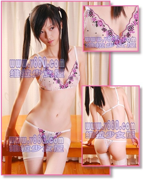 乳首ポロリしてもポーカーフェイスで決める中国の下着通販モデルたち（画像25枚）・19枚目