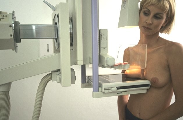 海外女子の身体測定中の保健室覗いたったｗｗｗ(画像34枚)・24枚目