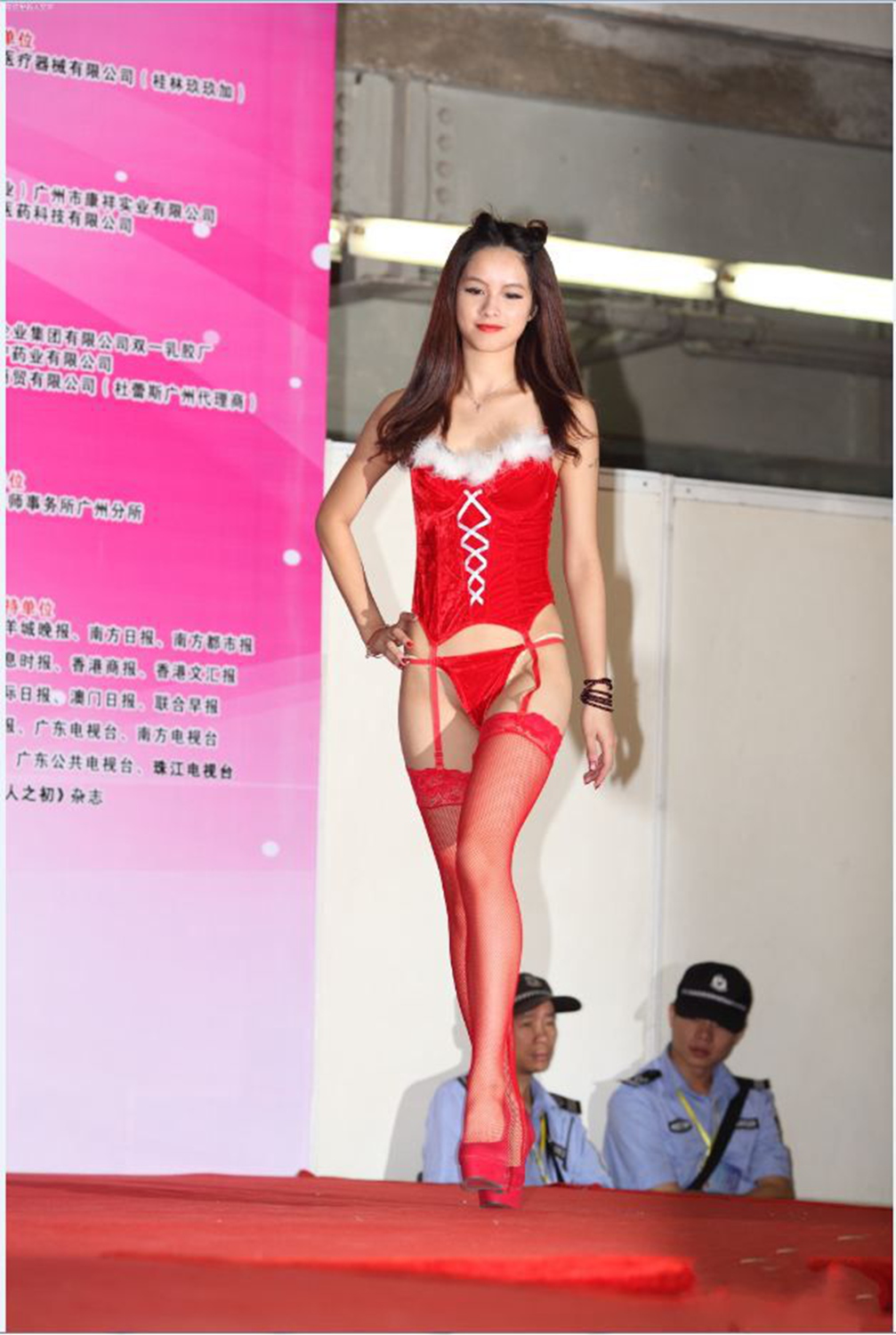 中国の下着モデルさん、がっつりマムコハミ出すｗｗｗｗｗｗｗｗ（※画像あり）・20枚目