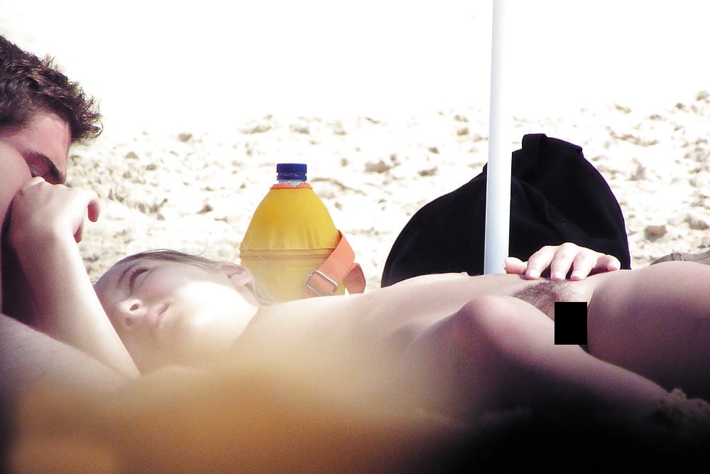 ヌーディストビーチでマムコだけを撮影された女子。。若すぎない？？（画像あり）・29枚目