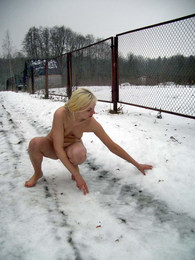 外国人雪中ヌード　エロ 画像007