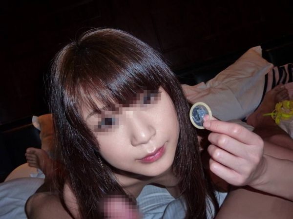 コンドーム女子　エロ 画像002